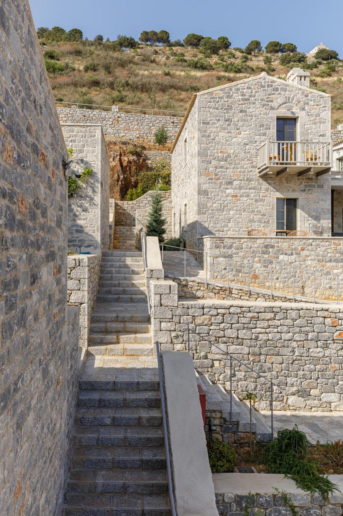Trapela Limeni Luxury Suites Exterior foto