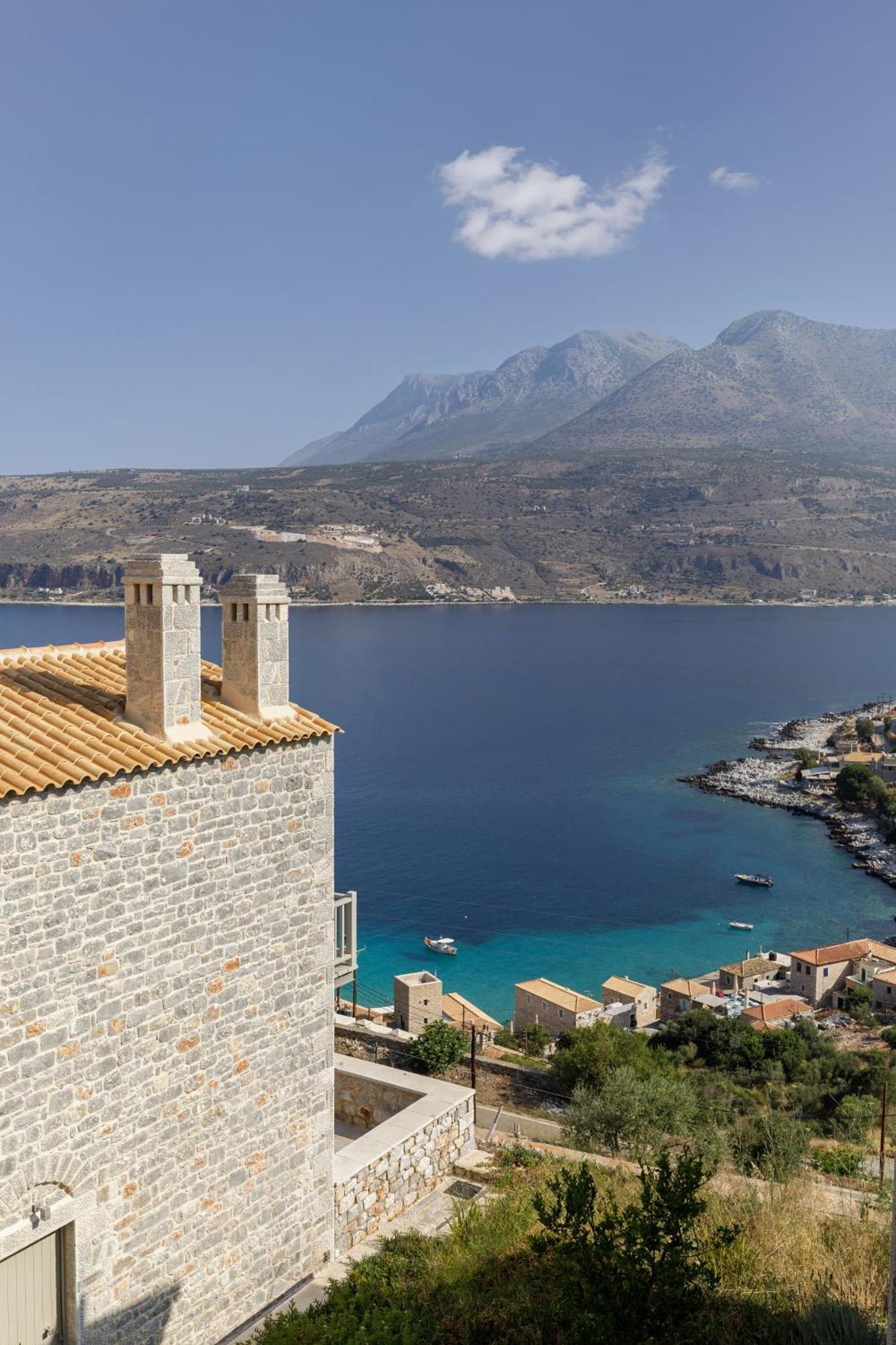 Trapela Limeni Luxury Suites Exterior foto