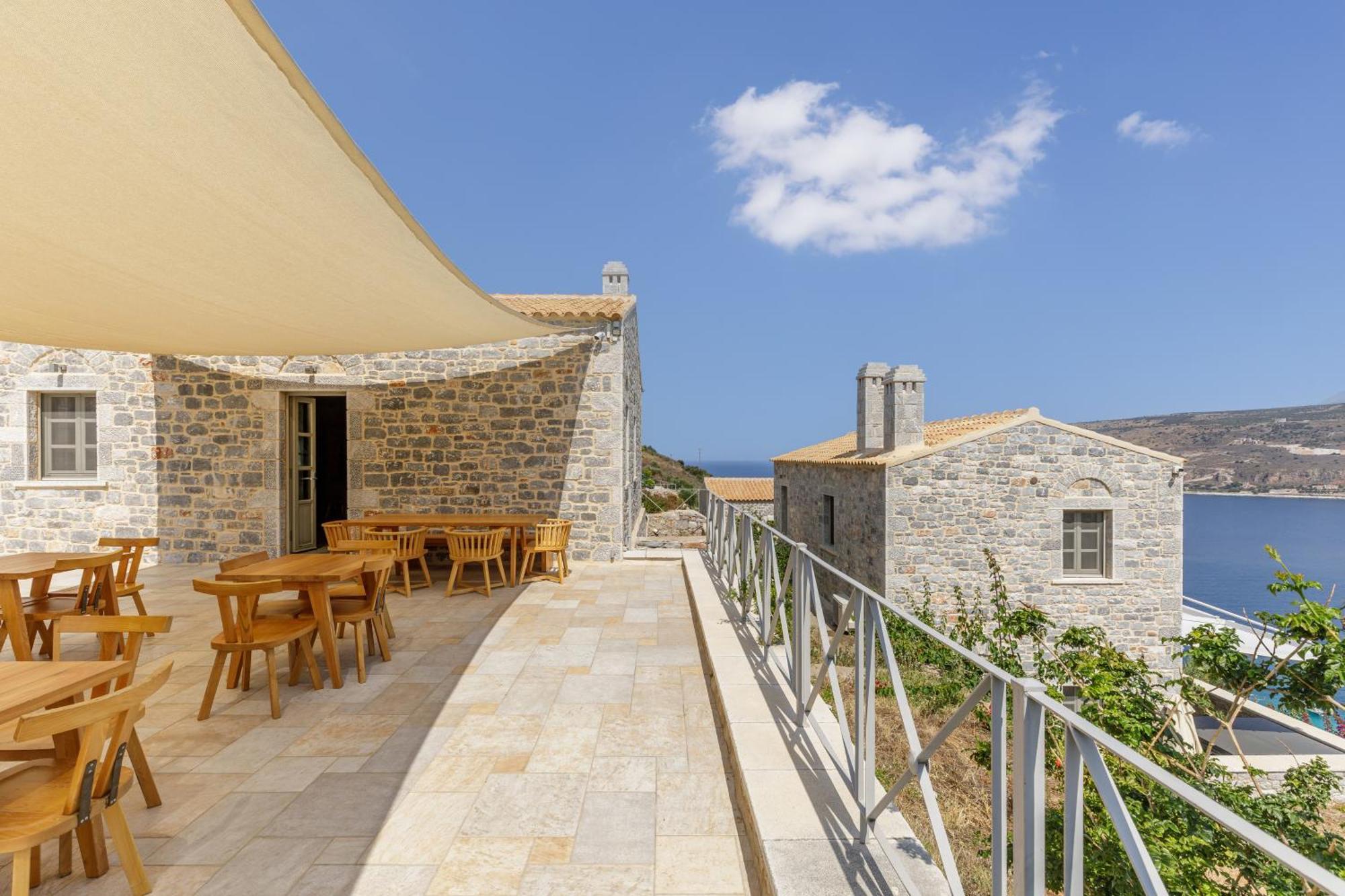 Trapela Limeni Luxury Suites Exterior foto